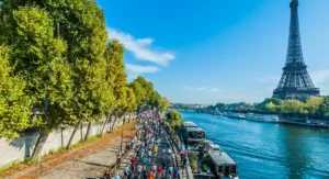 Courir à Paris © Adobe Stock