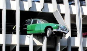 Jaguar parking Victor Hugo © AdobeStock