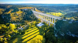 Aqueduc de Roquefavour à proximité de Marseille © AdobeStock_xbrchx