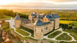 Château de Hautefort dans le Périgord noir © Facebook Château de Hautefort