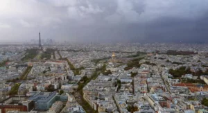 Ciel gris Paris © Adobe Stock