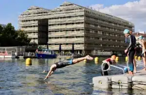 Nage dans le bassin de la Villette © Delphine Goldsztejn / Le Parisien