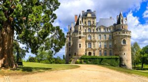Château de Brissac © AdobeStock_ Freesurf