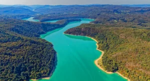 Lac de Vouglans © Adobe Stock