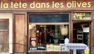 © La Tête dans les olives