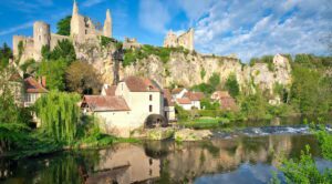 Angles sur l'Anglin classé parmi les Plus Beaux Villages de France © AdobeStock_ lhboucault