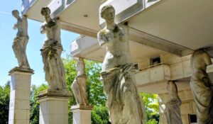 Caryatides de Guyancourt © Wikicommons