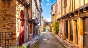 Village de Sauveterre-de-Rouergue © AdobeStock_ FredP