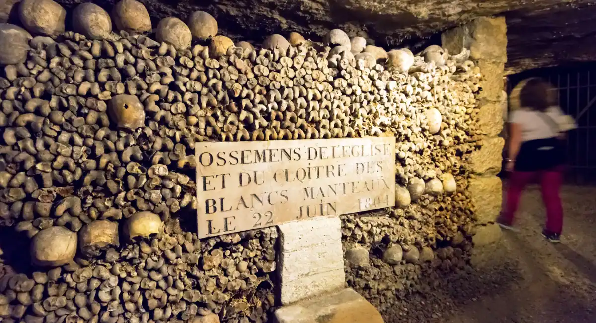 Catacombes de Paris © Adobe Stock