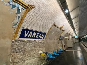Destruction des faïences de la station de métro Vaneau - © Sites & Monuments