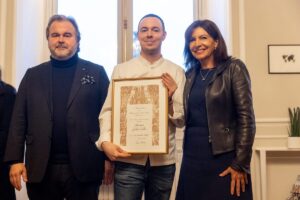 Jordan Talbot avec Anne Hidalgo et Pierre Hermé © Joséphine Brueder / Ville de Paris