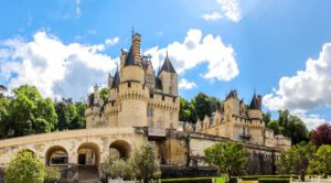 Panorama du Château d'Ussé surnommé Château de la Belle au Bois Dormant © AdobeStock_feuerpferd1111