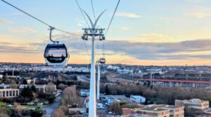 Cabines du téléphérique urbain Câble C1 au-dessus du Val-de-Marne