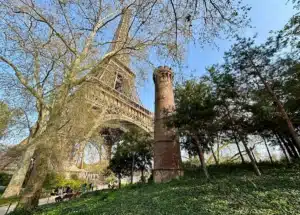 Crédit photo de une : La cheminée de la Tour Eiffel ©️ AxelleC