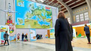 Vue d’ensemble de l’exposition Astérix et la mer à La Cité de la Mer à Cherbourg