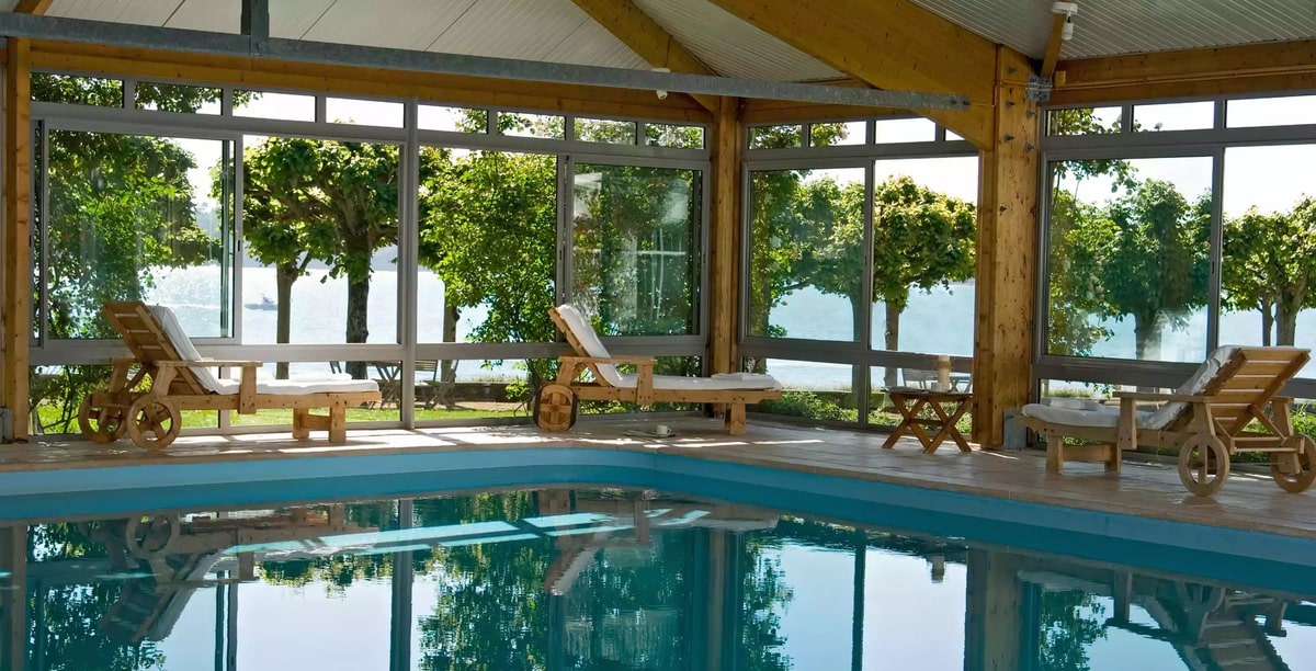  27 des 36 chambres de l’hôtel offrent une vue superbe sur la mer et le parc de l’hôtel.