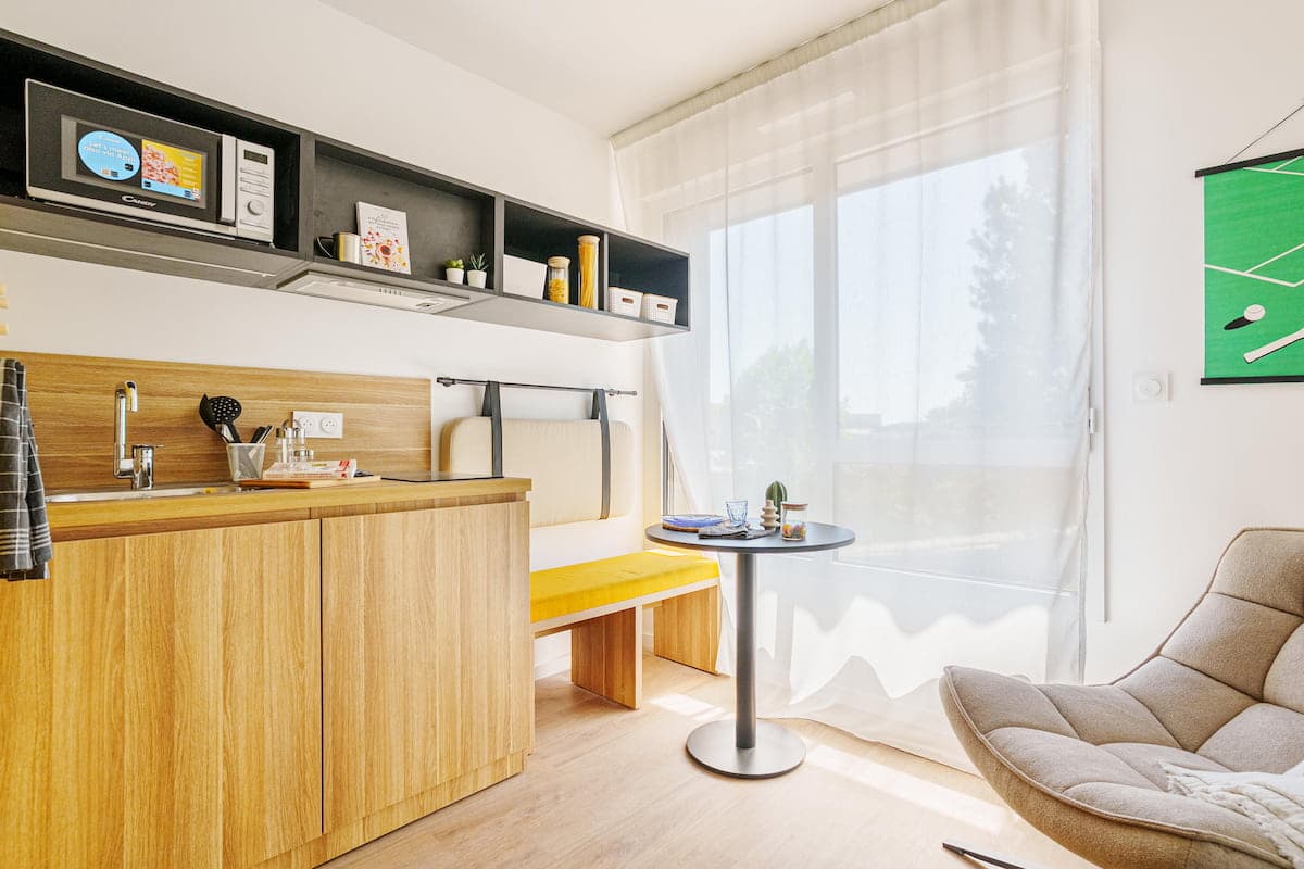 Intérieur d’un logement meublé dans la résidence étudiante premium en coliving Ecla à Bordeaux