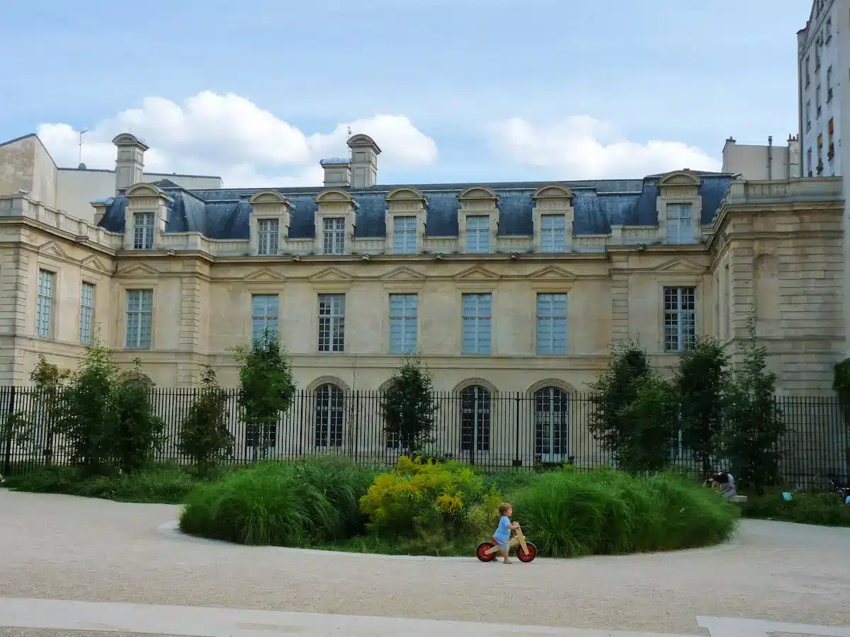 Hotel Saint-Aignan, Jardin Anne Frank © Wikipédia 