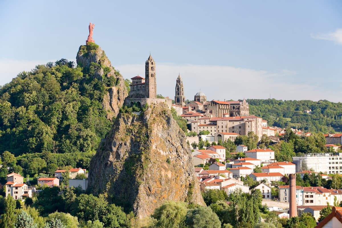 Chapelle Saint Michel d’Aiguilhe sur son rocher au Puy en Velay
