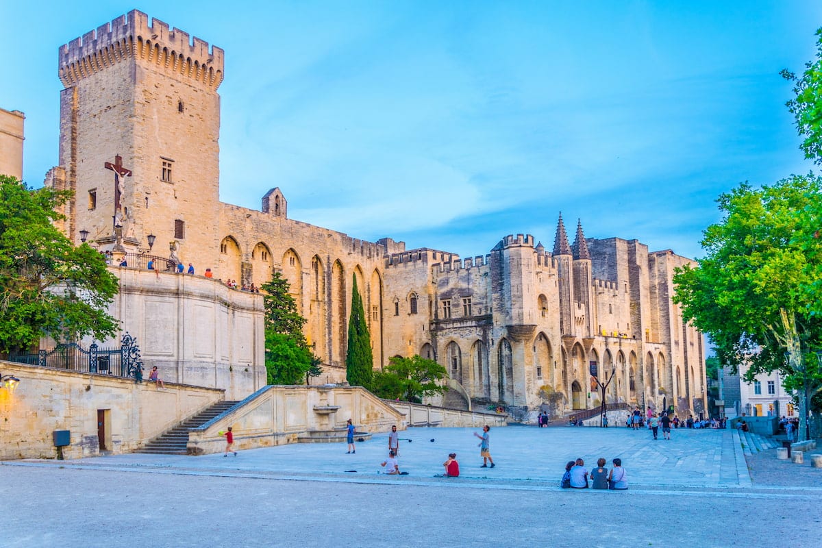 Palais des Papes à Avignon, grande étape culturelle de Provence