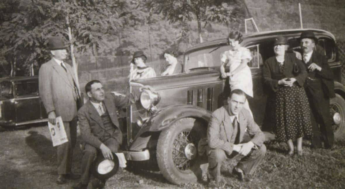 La famille Odorico, vers 1930. ©Rennes, Musée de Bretagne, collection Pierre Tressos
