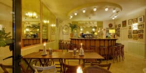 Fare l'Amore comptoir ovale