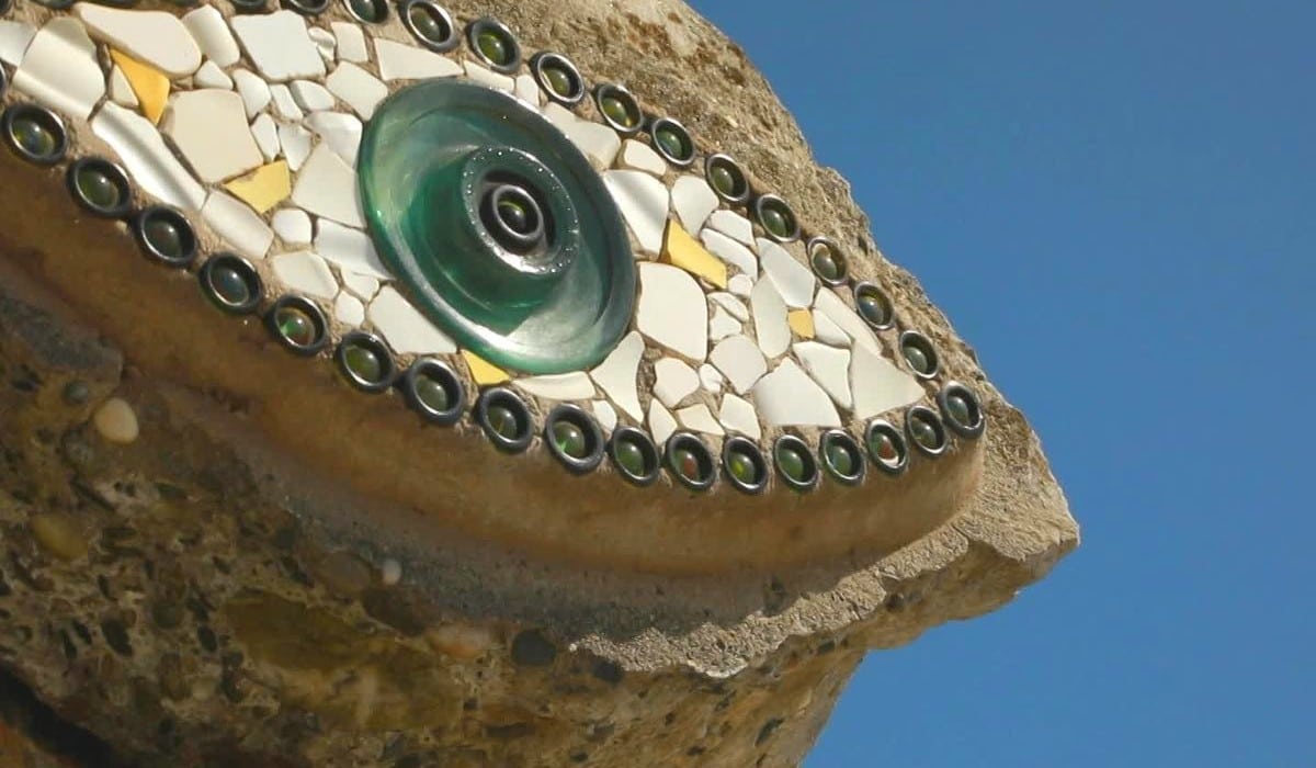 L'œil de Chanteau fait en matériel biodégradable comme du verre, de la faïence et de la céramique