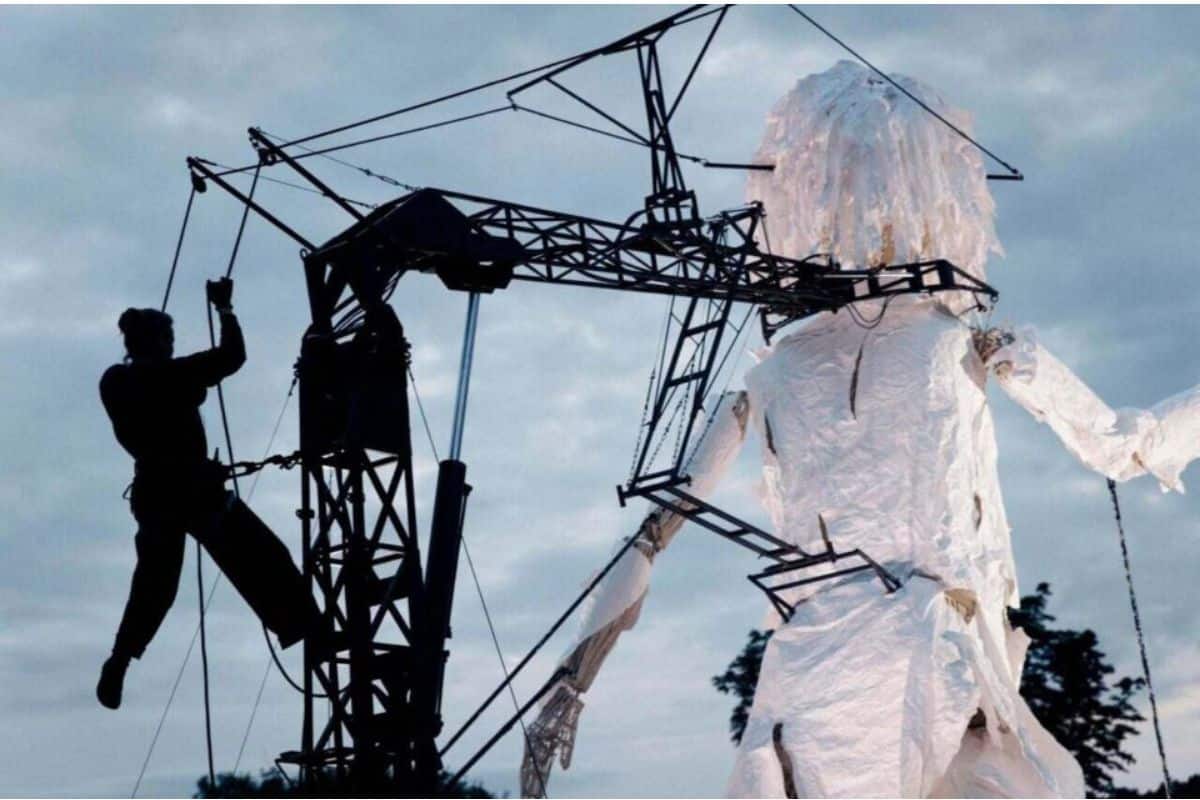 Marionnette géante fête des moulins © Compagnie L’Homme debout / Facebook - Zigzag