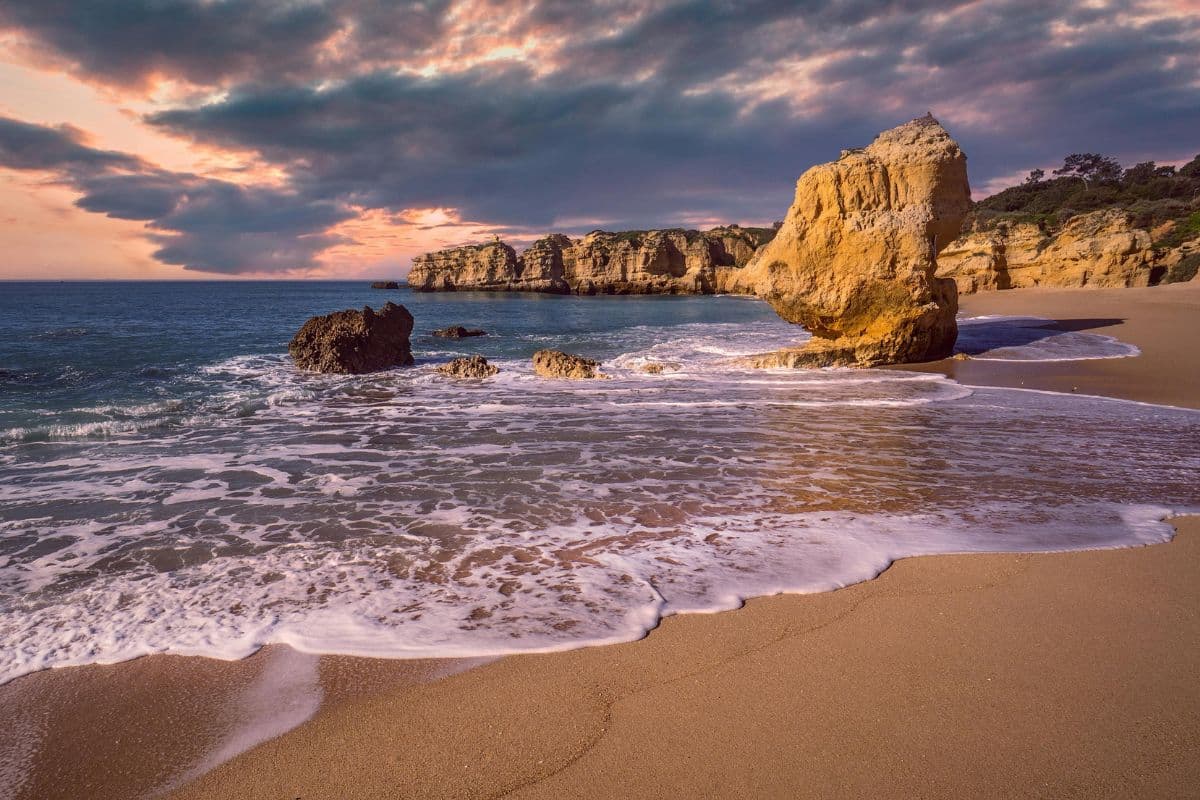 Plage d'Algarve au Portugal © Canva - Zigzag