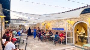 Espace terrasse du Café du musée © CAPC Musée d'art contemporain