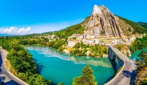 Sisteron, la perle de la Haute-Provence à seulement 2h de Marseille avec ZOU !