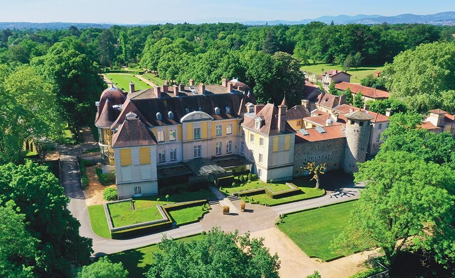 Château de Lacroix-Laval dans le parc