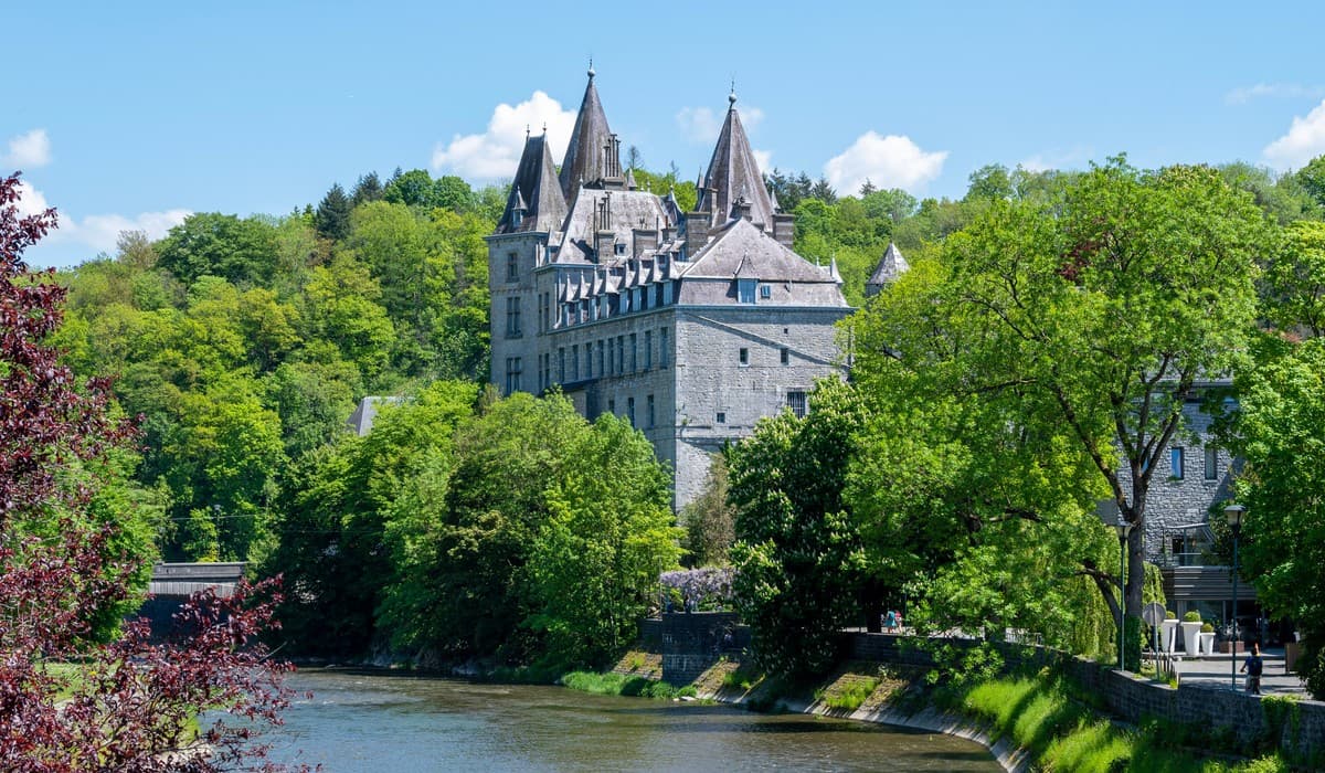 Château de Durbuy au bord de l'Ourthe