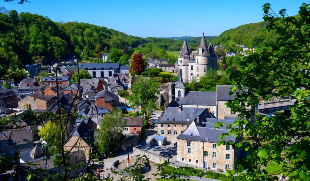Durbuy vue de haut depuis les collines