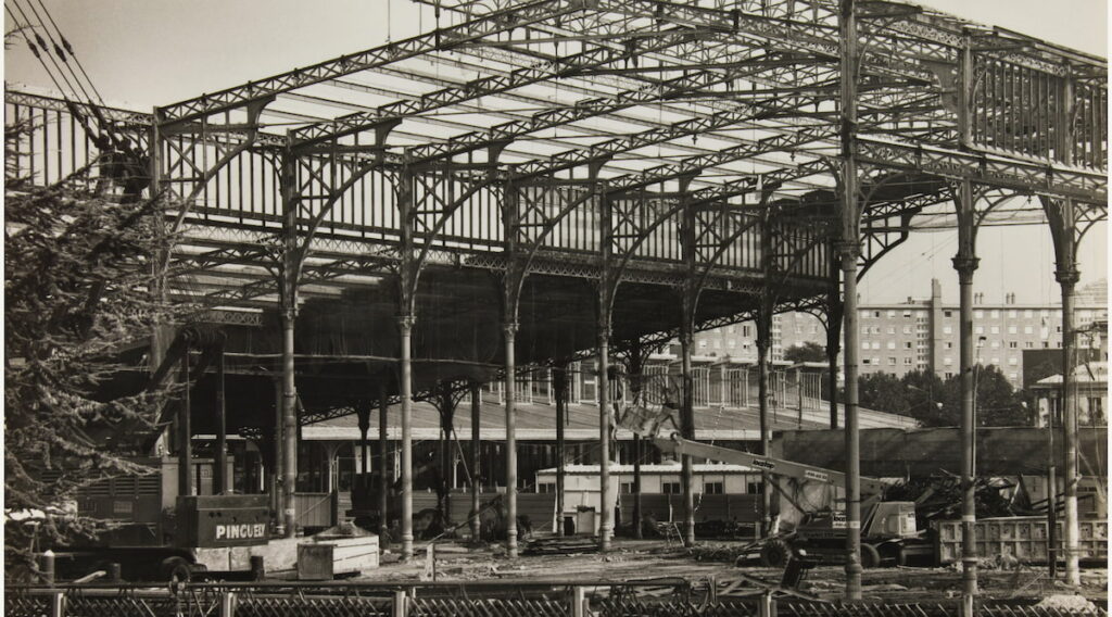 Démantèlement de la Halle aux Moutons de La Villette à Paris en 1986