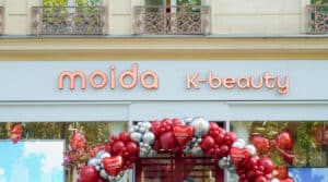 Façade du concept store MOIDA K-Beauty sur les Champs-Élysées à Paris