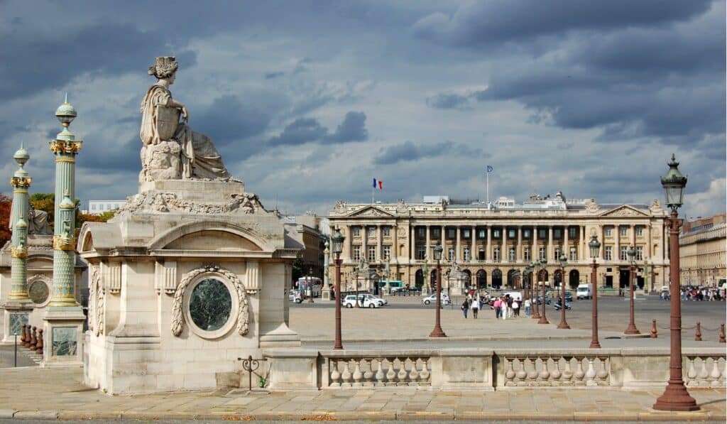 Place de la Concorde, statue et guérite