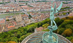 Statue de Saint Michel sur Fourvière à Lyon