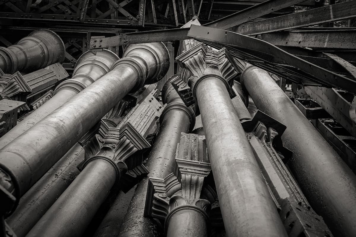 Colonnes en fonte de l'ancienne Halle aux Moutons de La Villette démontée