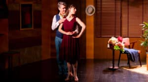 Deux comédiens dansant le tango dans la pièce Un soupçon d’amitié au Théâtre Actuel La Bruyère
