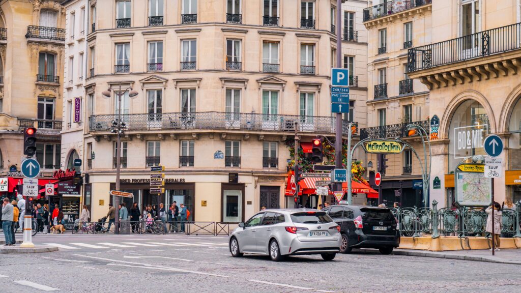 métro de paris,immeuble haussmann,paris