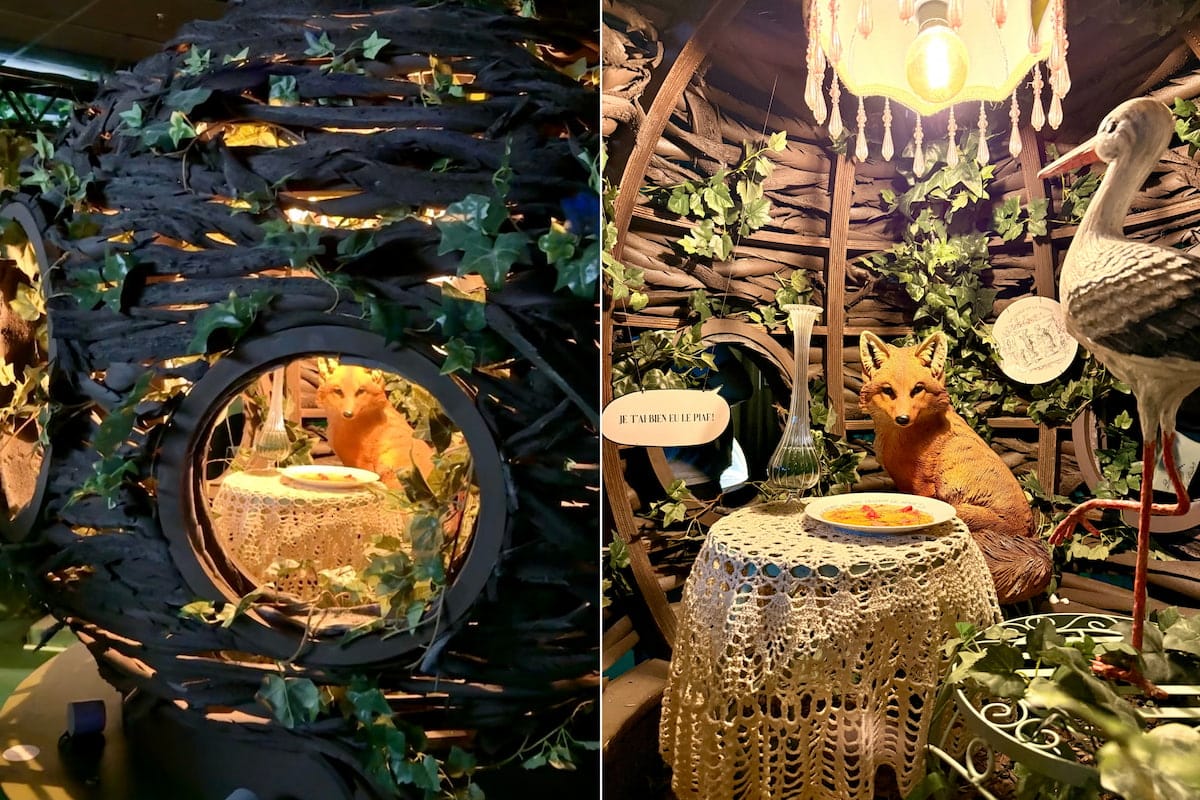 Décor du Renard et de la Cigogne dans la Cité Immersive des Fables à Paris