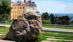 Gros Caillou sur l'esplanade de Croix-Rousse