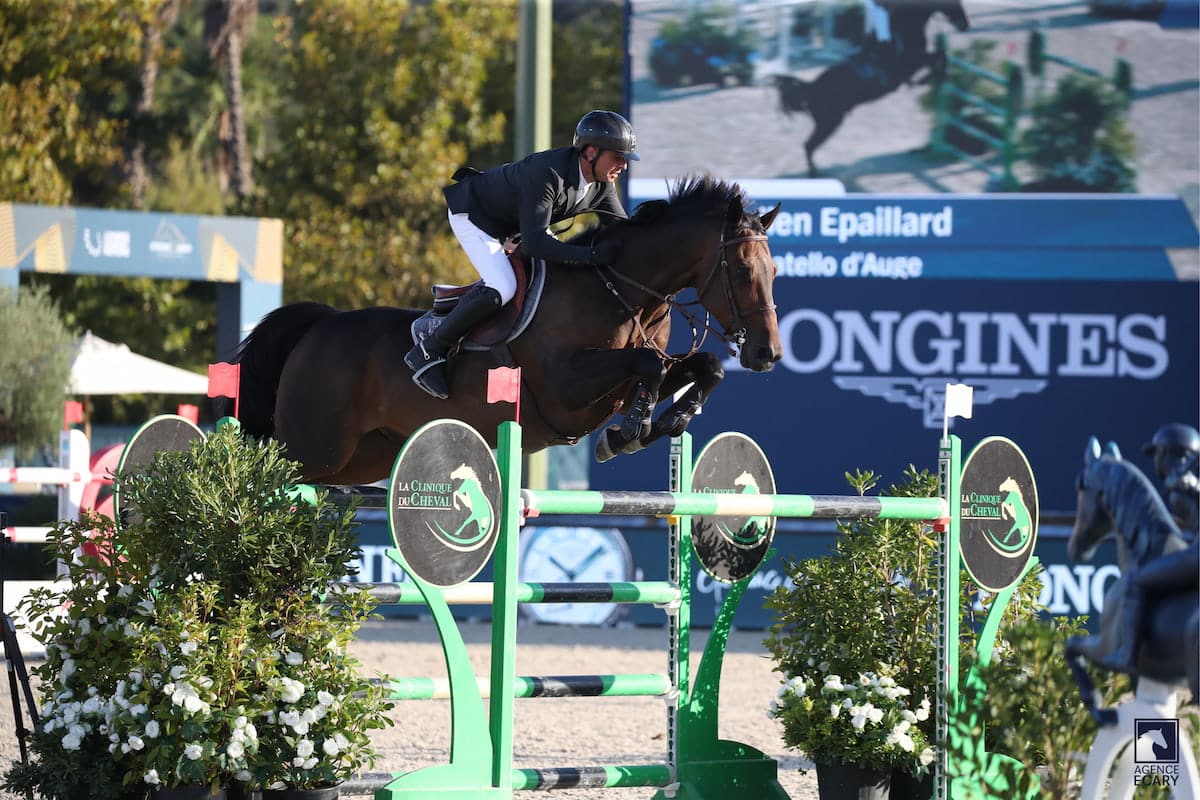 Julien Epaillard franchissant un obstacle lors de la Longines League of Nations à Gassin