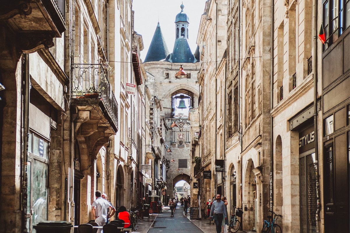 La Porte Cailhau au cœur du centre historique de Bordeaux
