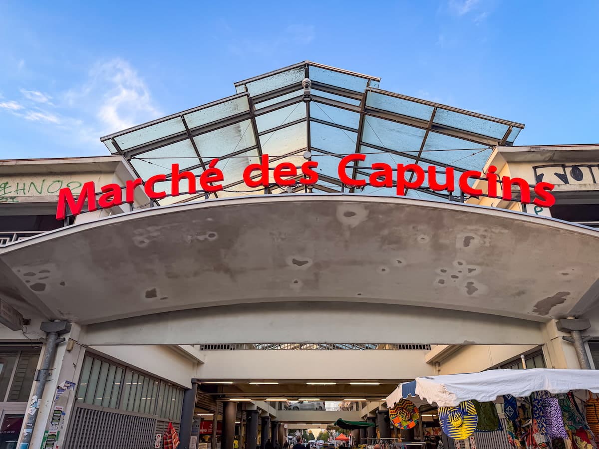 L'entrée du Marché des Capucins à Bordeaux