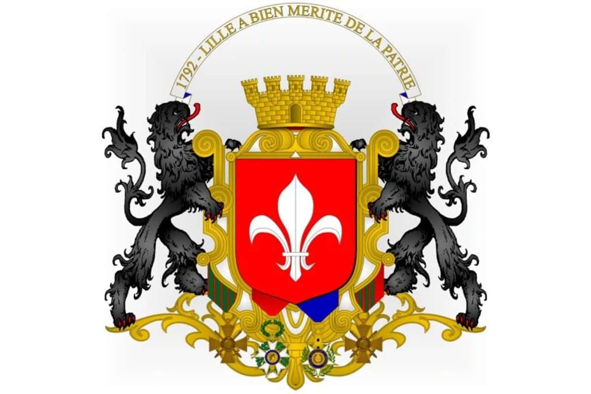Médailles du blason de Lille de gauche à droite : Croix de guerre de 14-18 / Légion d'honneur / Ordre de la Tour et de l’Épée / Croix de guerre 39-45 © Good Morning Lille - Lille Zigzag
