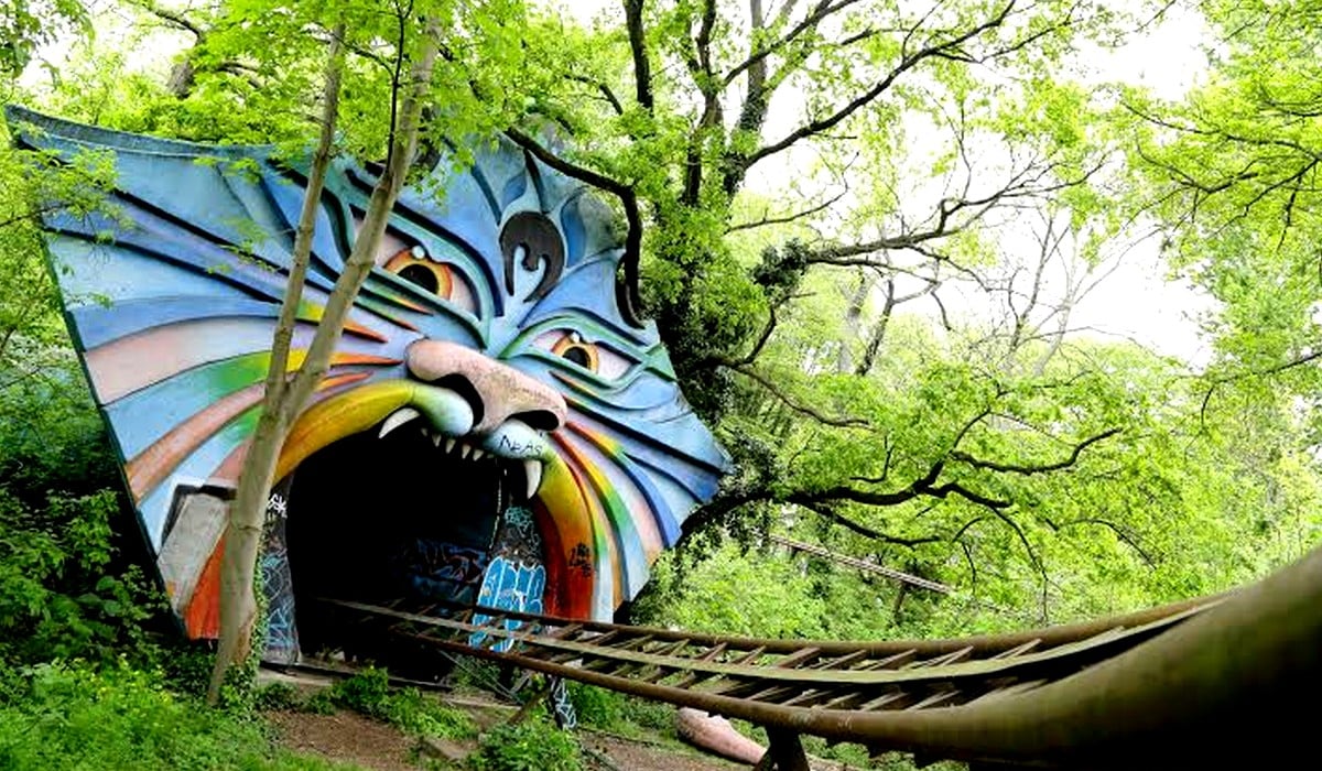 Mirapolis : le parc abandonné depuis plus de 30 ans