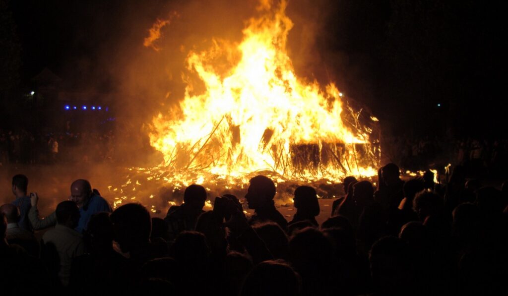 Feu de la Saint-Jean moderne