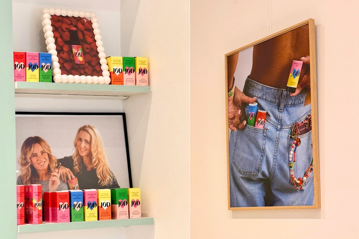 Produits de beauté JOD exposés au Grace Café à Paris, avec une photographie de Marine Vignes et un visuel de la gamme nomade